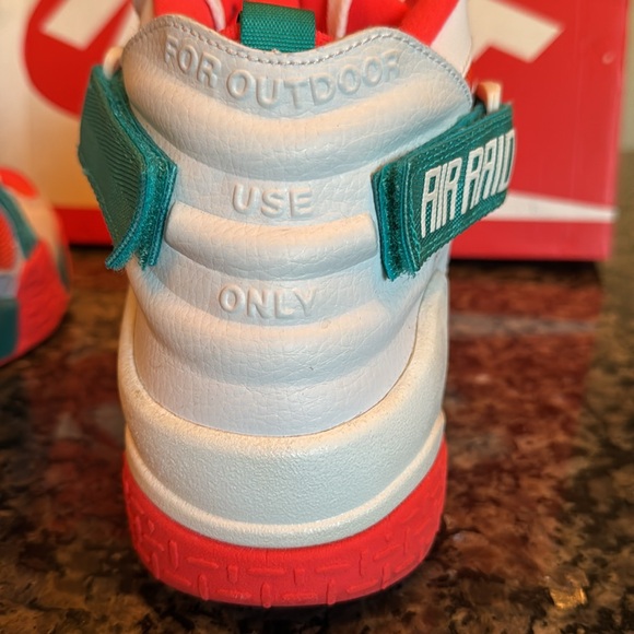 Nike Air Raid Sneakers white automic mango and turbo green 652359 EUC 10.5 - Picture 9 of 16